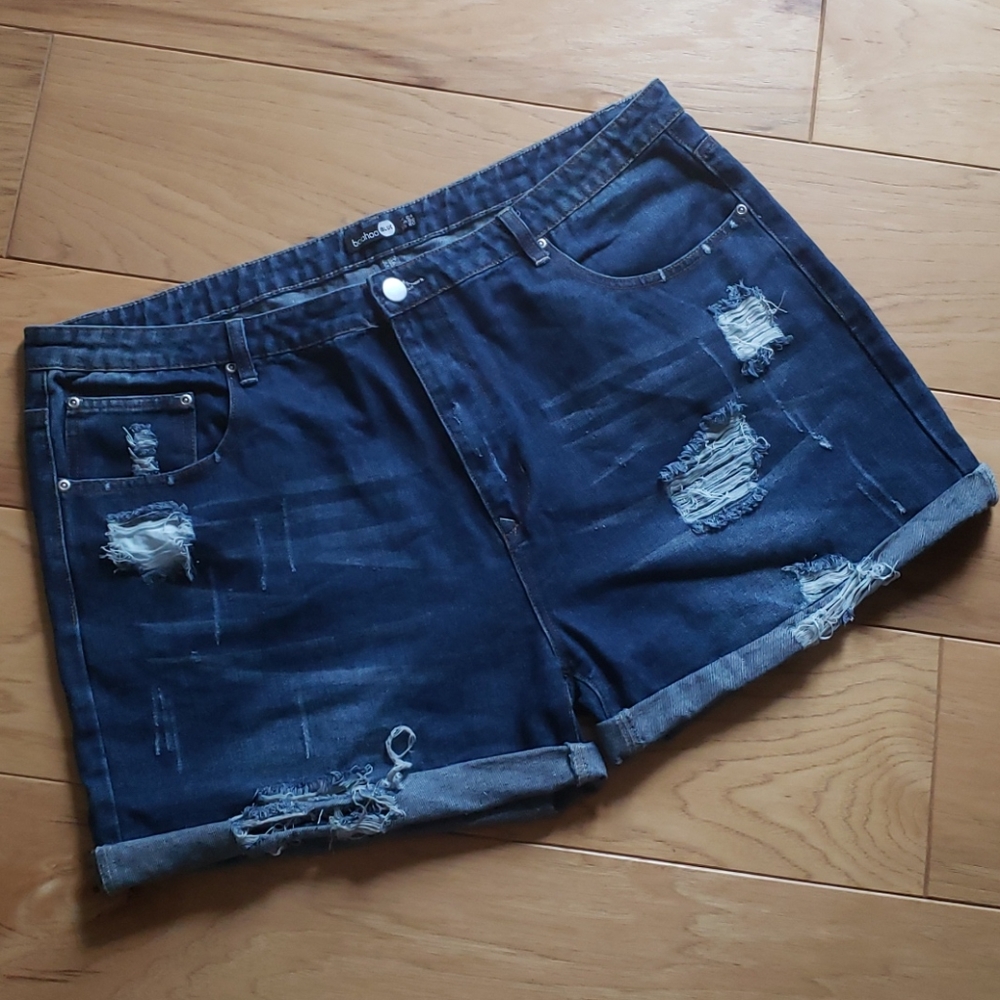 Boohoo Distressed Sz. 20 Jean Shorts